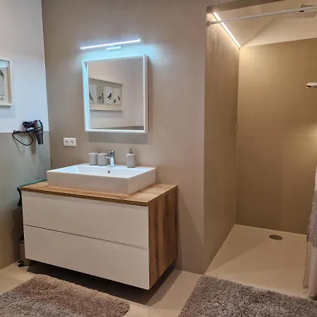 Gaestezimmer In Den Weinbergen - Exquisit Und Ruhig - Mit Self-check-in *